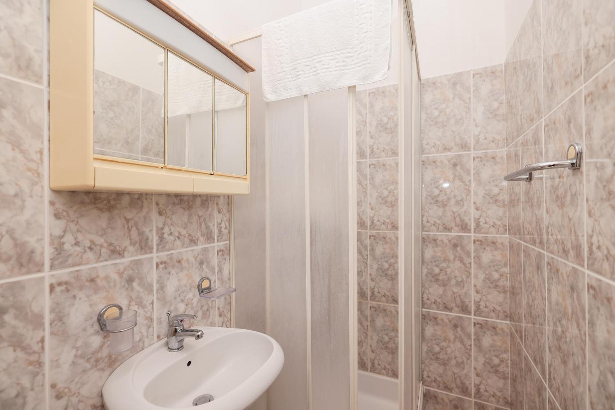 Beachfront Apartments Jermen Sukosan Ngoại thất bức ảnh