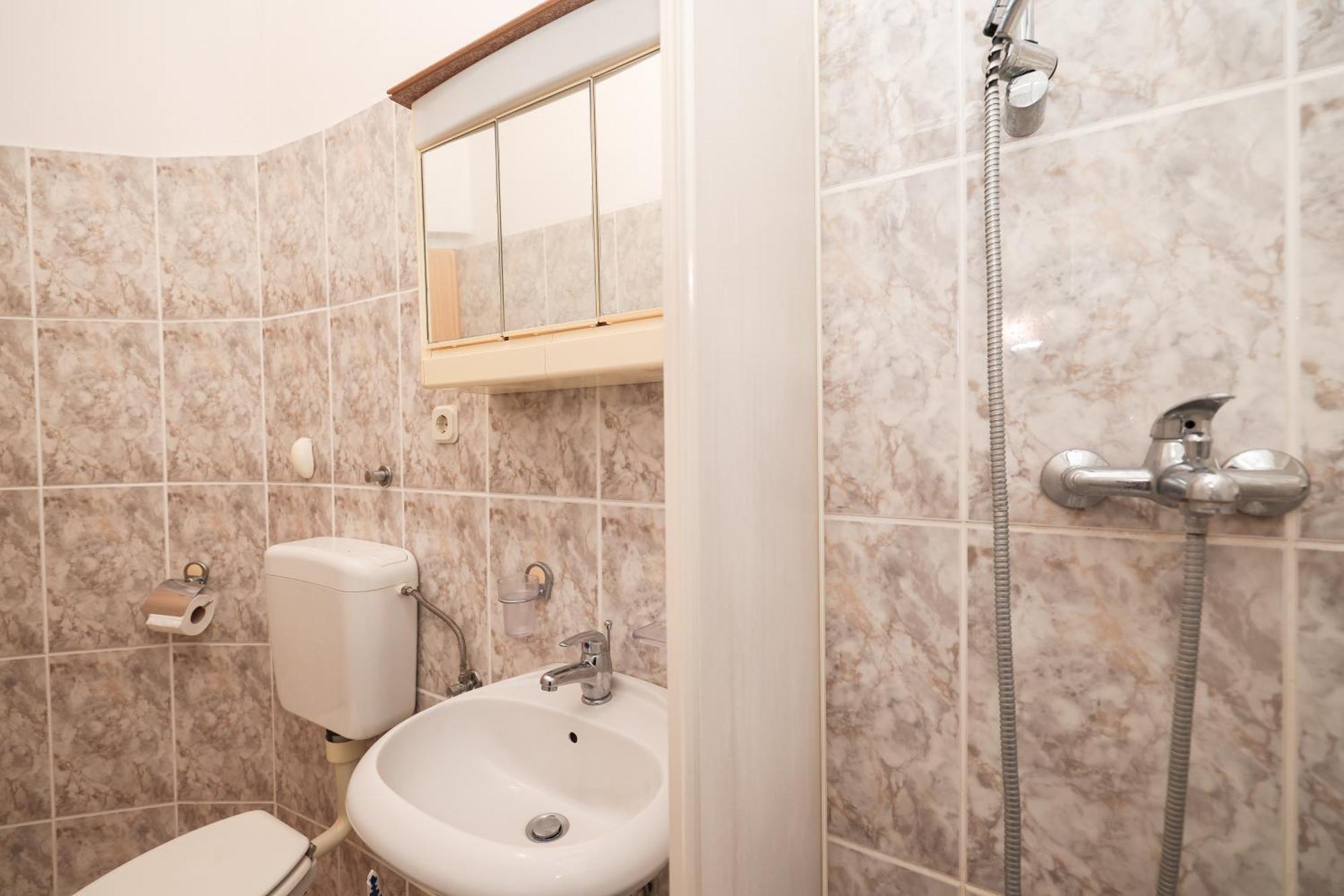 Beachfront Apartments Jermen Sukosan Ngoại thất bức ảnh