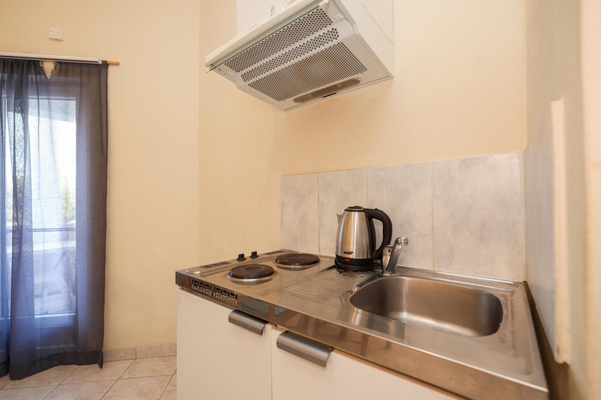 Beachfront Apartments Jermen Sukosan Ngoại thất bức ảnh