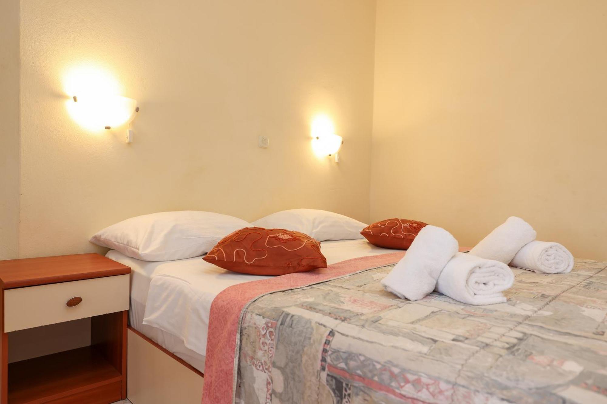 Beachfront Apartments Jermen Sukosan Ngoại thất bức ảnh