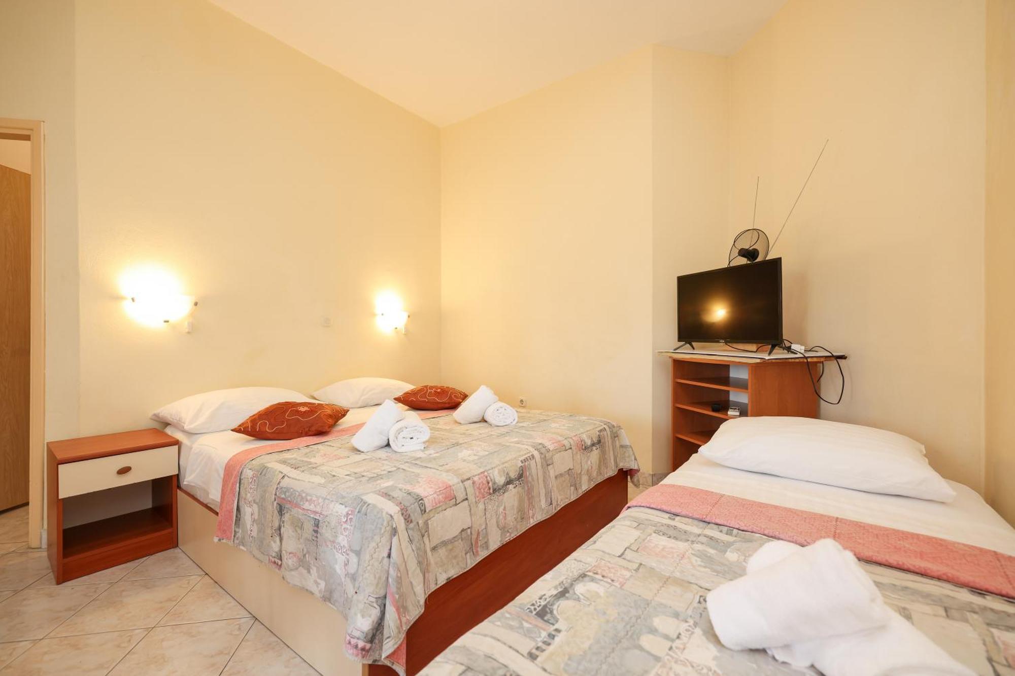 Beachfront Apartments Jermen Sukosan Ngoại thất bức ảnh