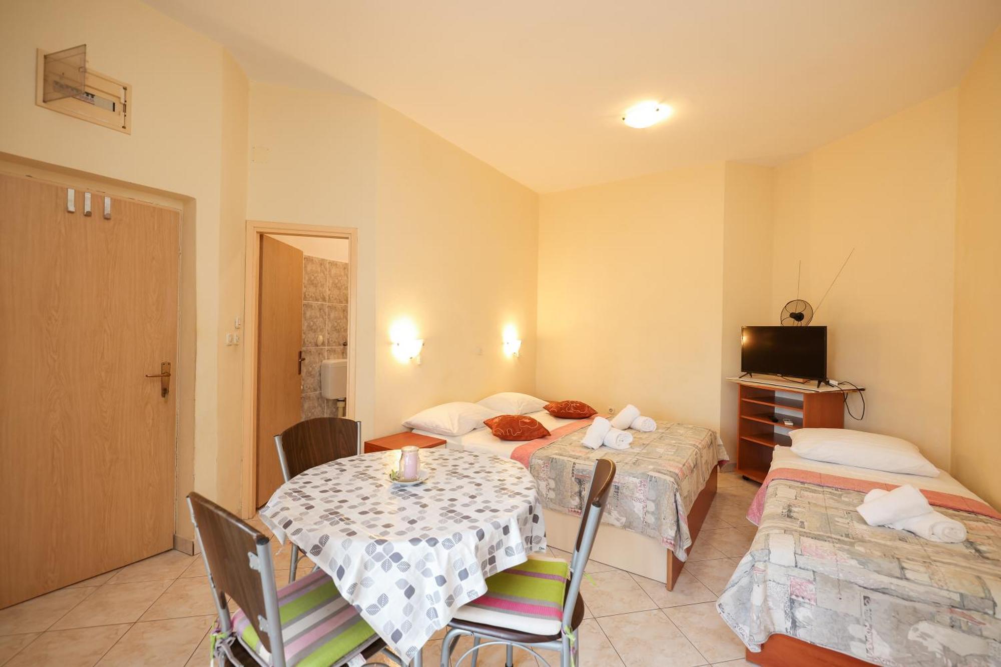 Beachfront Apartments Jermen Sukosan Ngoại thất bức ảnh