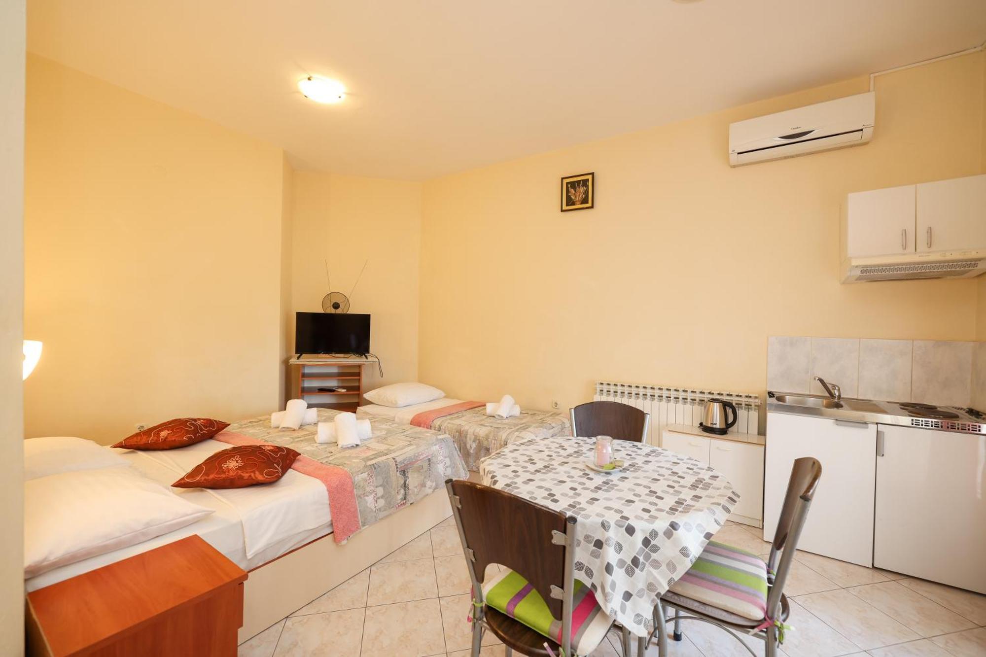 Beachfront Apartments Jermen Sukosan Ngoại thất bức ảnh